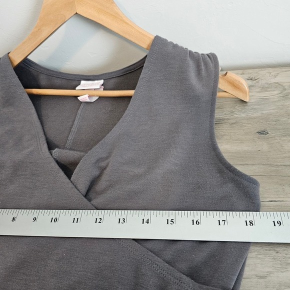 Isabel Maternity Tank Top Womens Medium Gray Sleeveless Crossover Blouse Soft - Picture 9 of 10